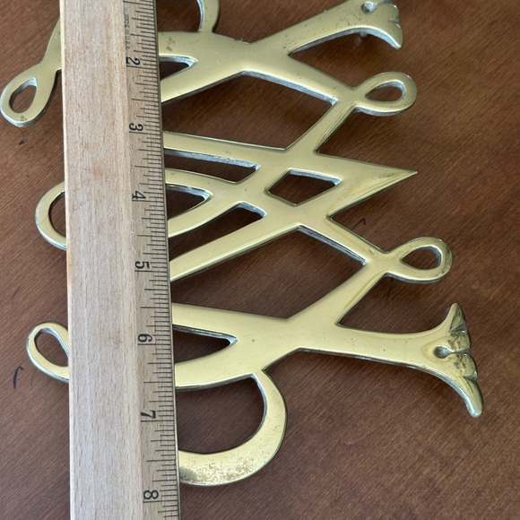 Vintage Williams & Mary Brass Trivet - Picture 5 of 9